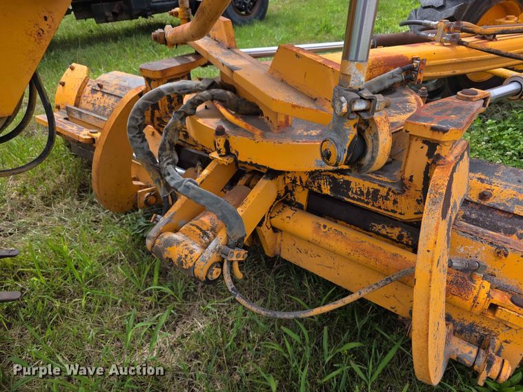 image for item FH6164 1999 Lee Boy 685 motor grader