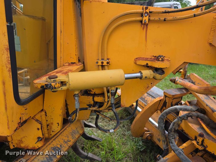 image for item FH6164 1999 Lee Boy 685 motor grader