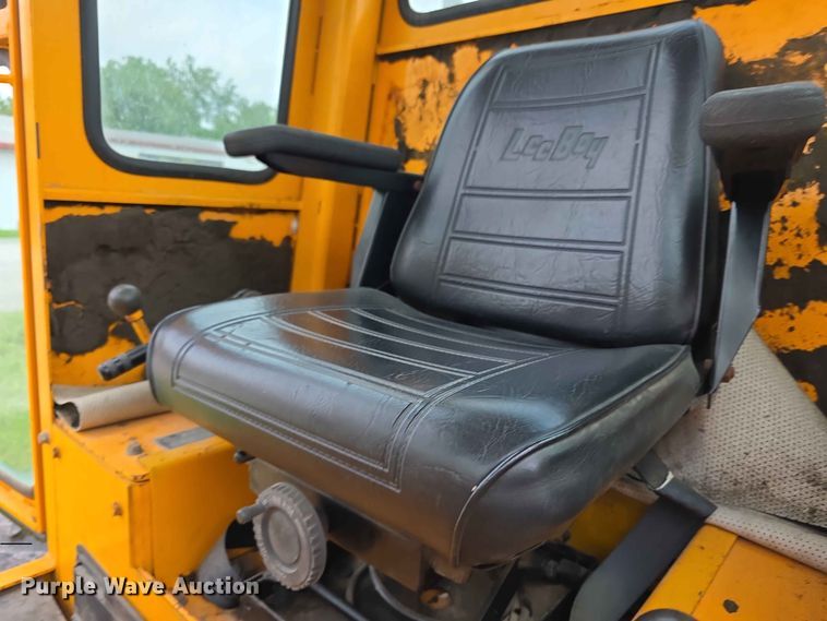 image for item FH6164 1999 Lee Boy 685 motor grader