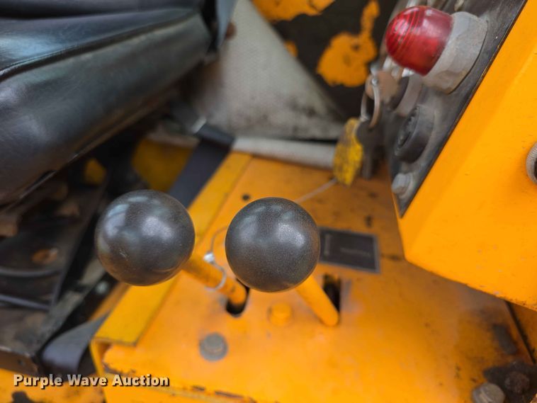 image for item FH6164 1999 Lee Boy 685 motor grader