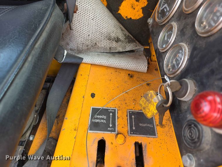 image for item FH6164 1999 Lee Boy 685 motor grader