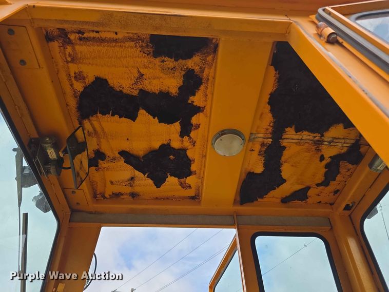 image for item FH6164 1999 Lee Boy 685 motor grader
