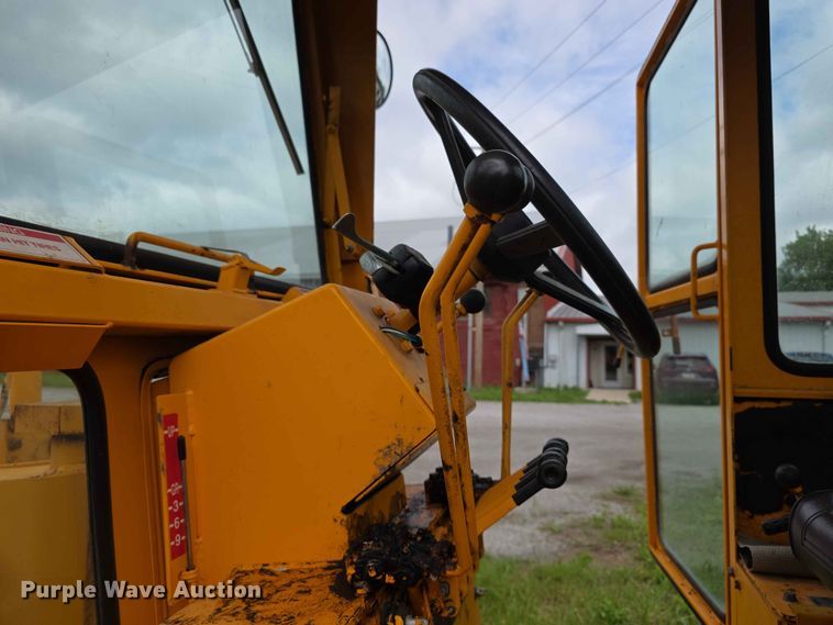 image for item FH6164 1999 Lee Boy 685 motor grader