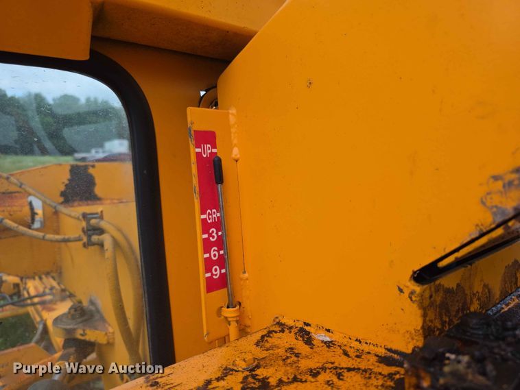 image for item FH6164 1999 Lee Boy 685 motor grader