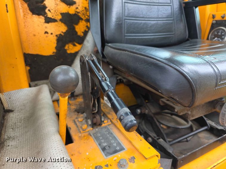 image for item FH6164 1999 Lee Boy 685 motor grader