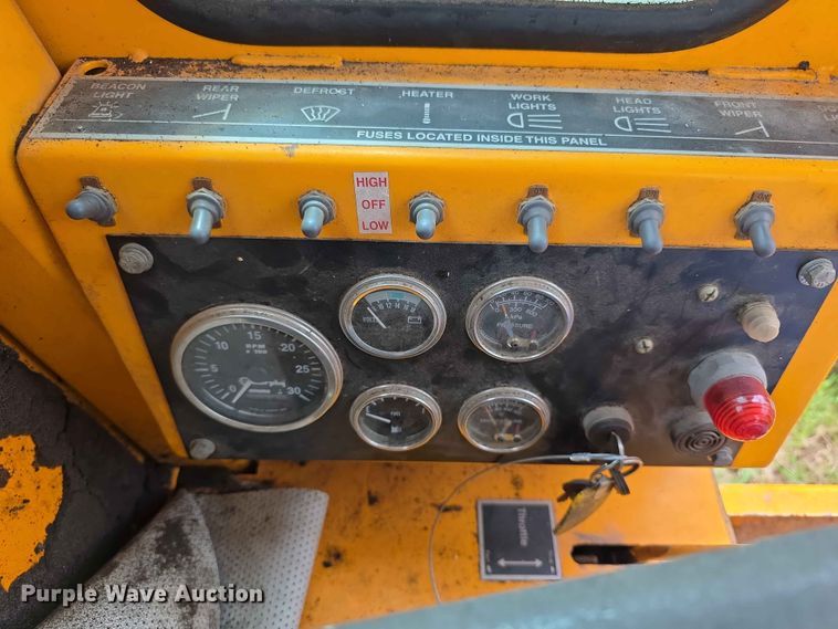 image for item FH6164 1999 Lee Boy 685 motor grader
