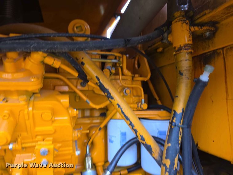 image for item FH6164 1999 Lee Boy 685 motor grader