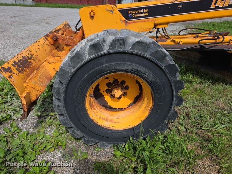 image for item FH6164 1999 Lee Boy 685 motor grader