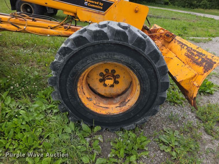 image for item FH6164 1999 Lee Boy 685 motor grader