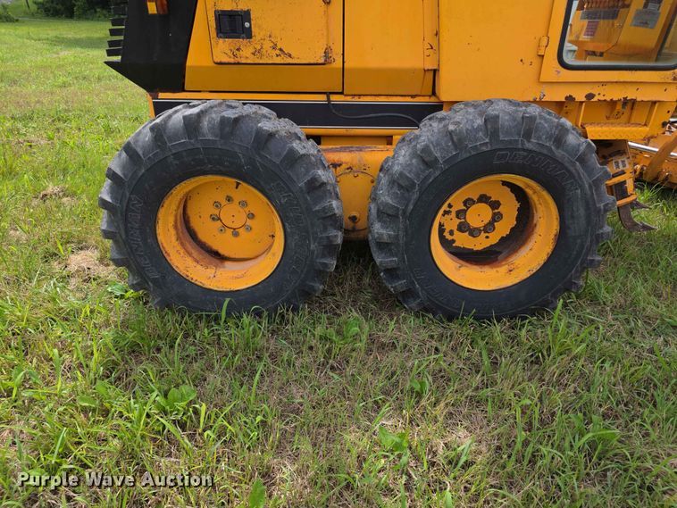 image for item FH6164 1999 Lee Boy 685 motor grader