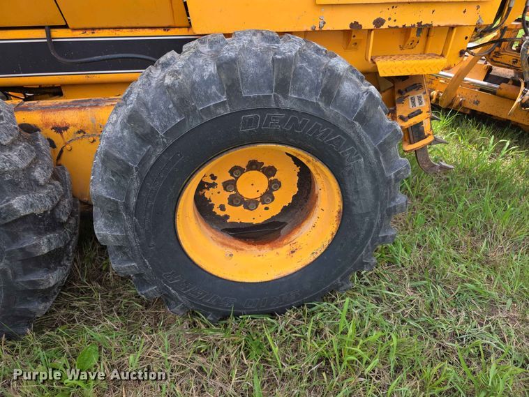 image for item FH6164 1999 Lee Boy 685 motor grader