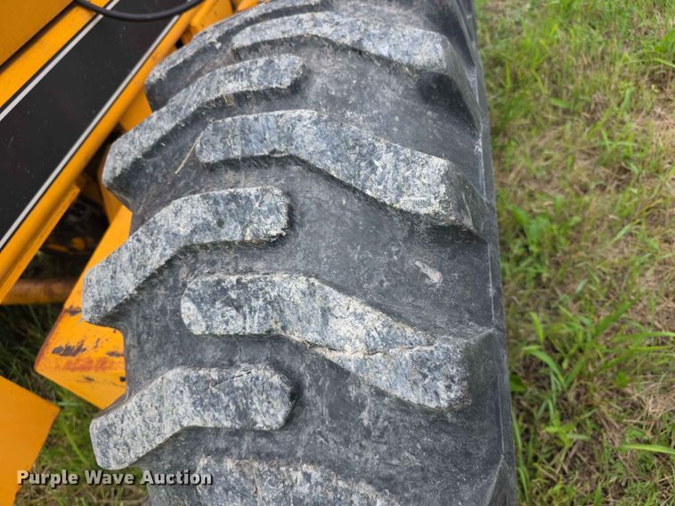 image for item FH6164 1999 Lee Boy 685 motor grader
