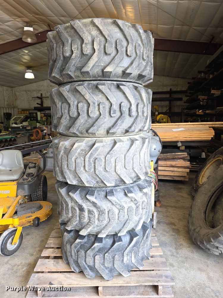 image for item FH6164 1999 Lee Boy 685 motor grader