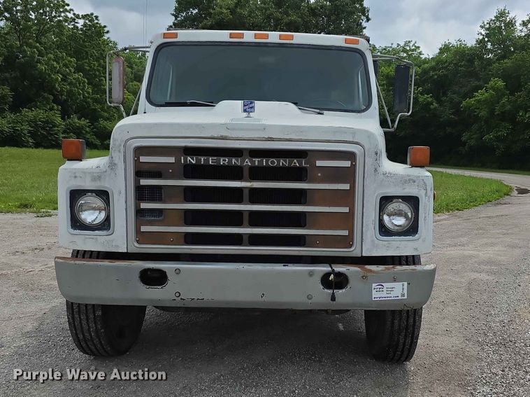 image for item FH6165 1986 International S1900 dump truck
