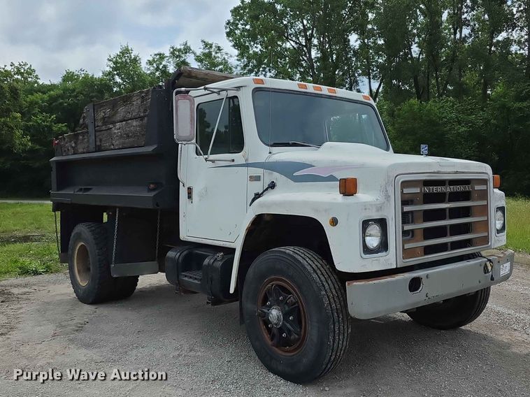 image for item FH6165 1986 International S1900 dump truck