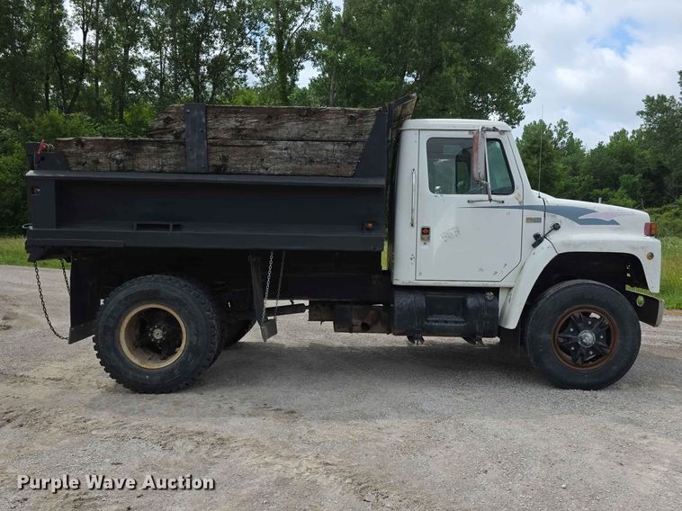image for item FH6165 1986 International S1900 dump truck