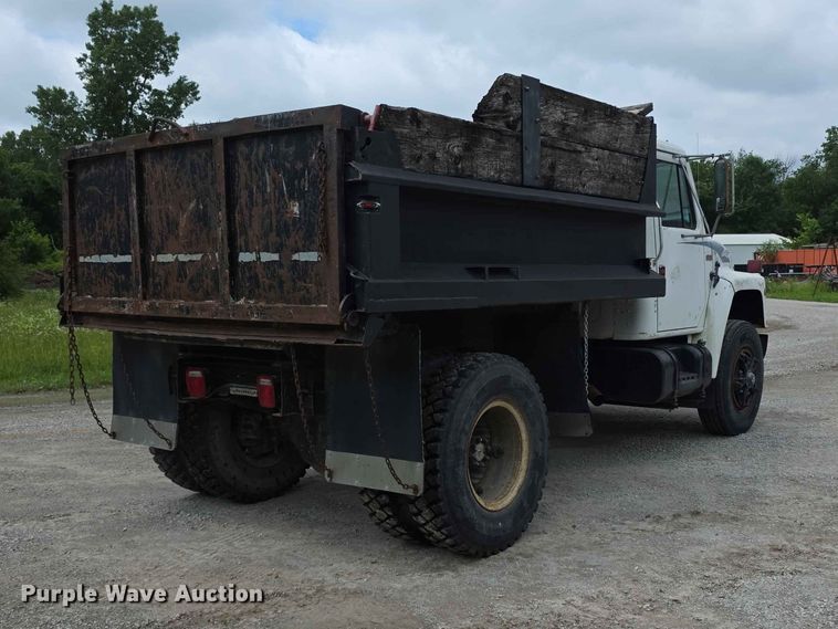 image for item FH6165 1986 International S1900 dump truck