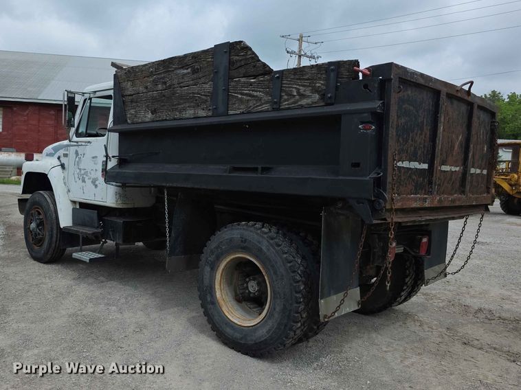 image for item FH6165 1986 International S1900 dump truck
