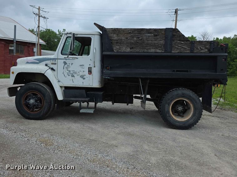 image for item FH6165 1986 International S1900 dump truck