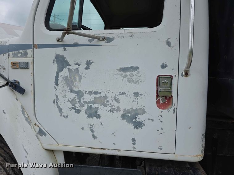 image for item FH6165 1986 International S1900 dump truck