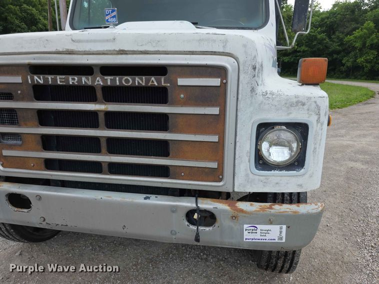 image for item FH6165 1986 International S1900 dump truck