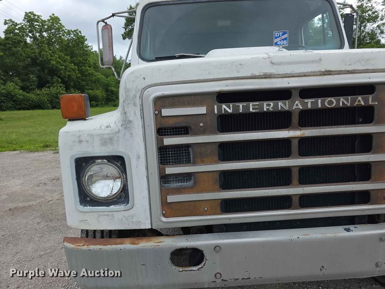 image for item FH6165 1986 International S1900 dump truck