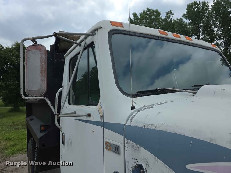 image for item FH6165 1986 International S1900 dump truck