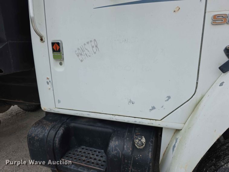 image for item FH6165 1986 International S1900 dump truck