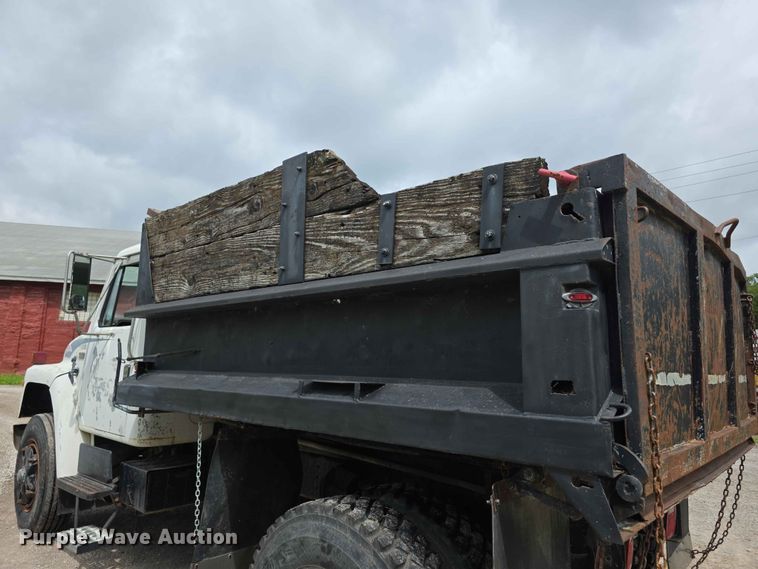 image for item FH6165 1986 International S1900 dump truck