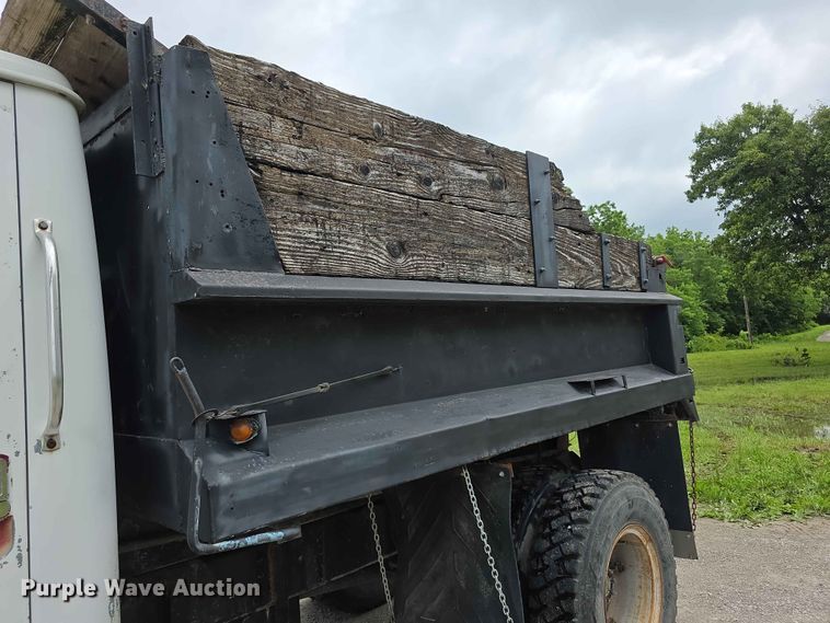 image for item FH6165 1986 International S1900 dump truck