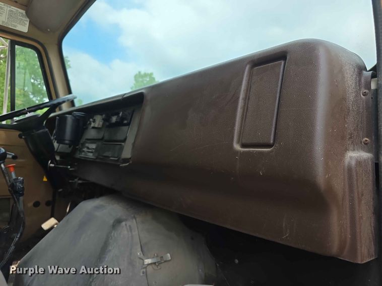 image for item FH6165 1986 International S1900 dump truck