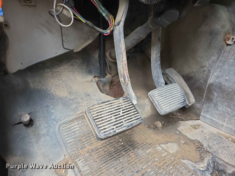 image for item FH6165 1986 International S1900 dump truck