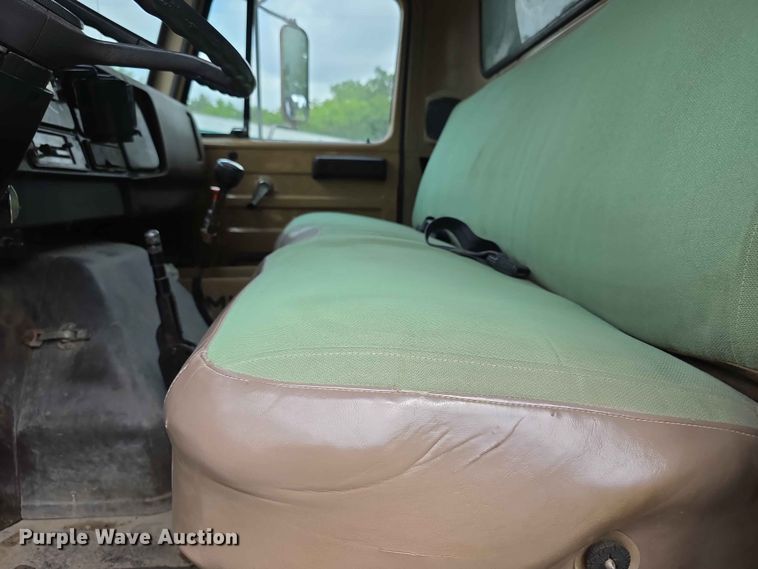 image for item FH6165 1986 International S1900 dump truck