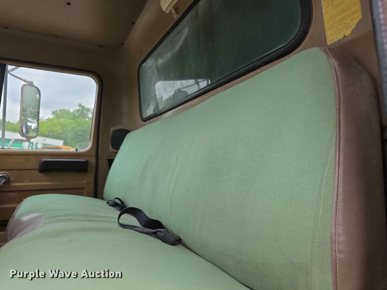 image for item FH6165 1986 International S1900 dump truck