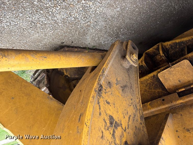 image for item FI0188 1989 Caterpillar 953 track loader
