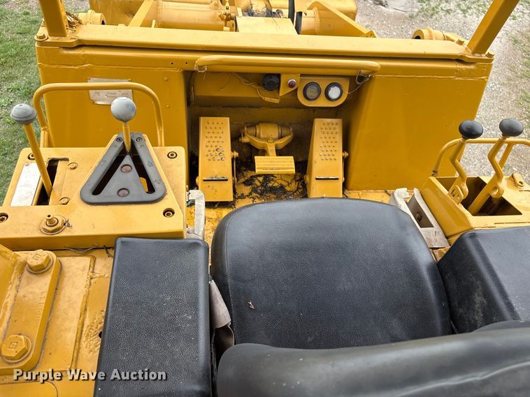 image for item FI0188 1989 Caterpillar 953 track loader