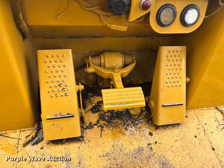 image for item FI0188 1989 Caterpillar 953 track loader