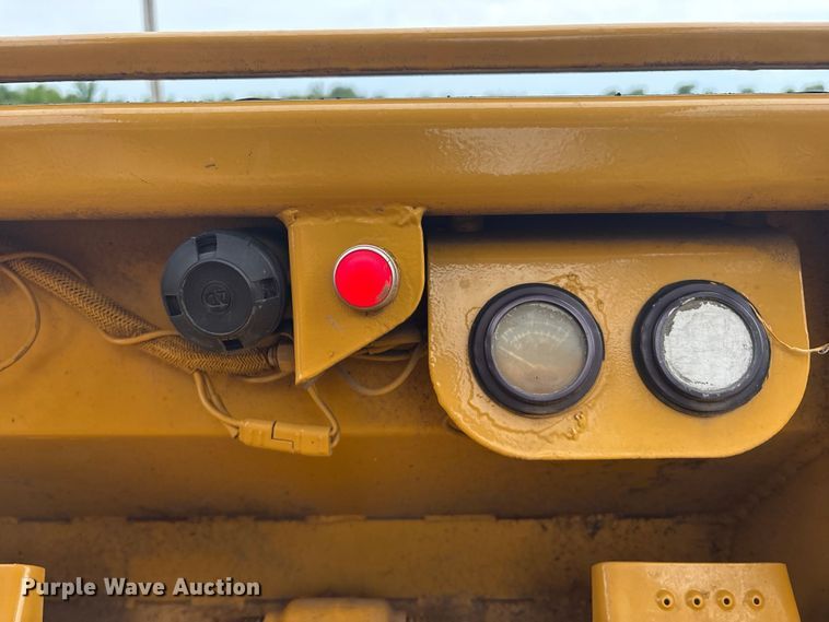 image for item FI0188 1989 Caterpillar 953 track loader