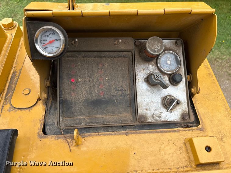 image for item FI0188 1989 Caterpillar 953 track loader
