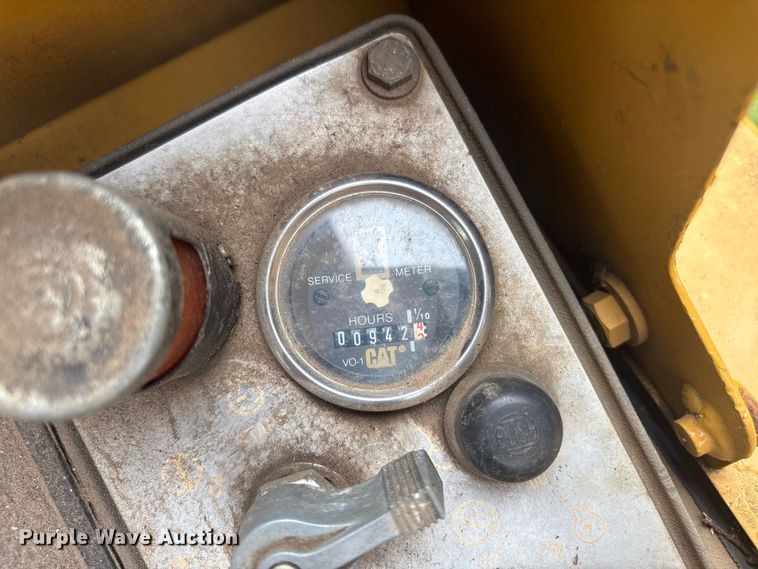 image for item FI0188 1989 Caterpillar 953 track loader