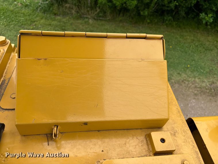 image for item FI0188 1989 Caterpillar 953 track loader