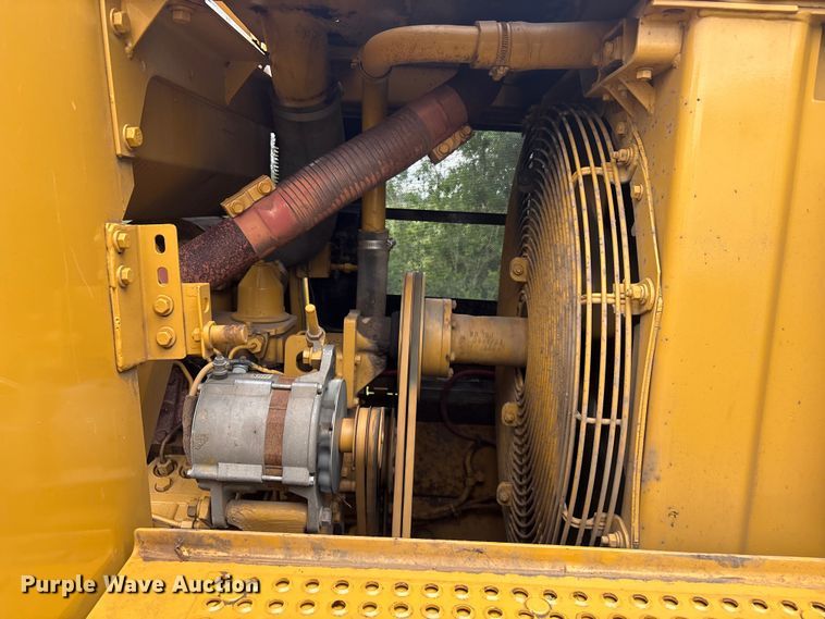 image for item FI0188 1989 Caterpillar 953 track loader