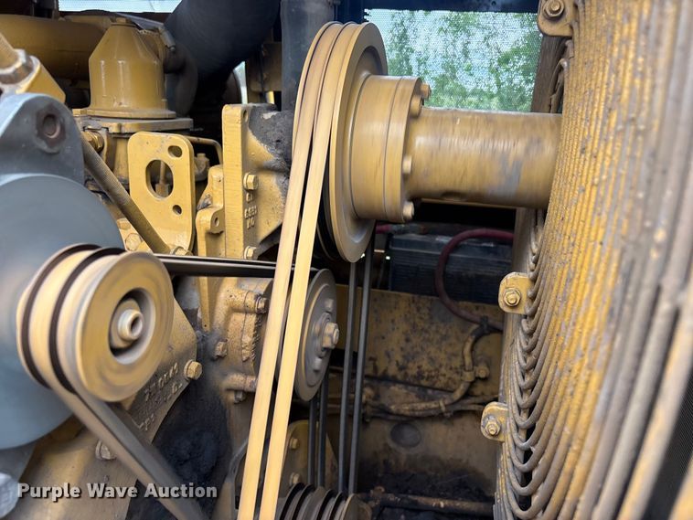 image for item FI0188 1989 Caterpillar 953 track loader