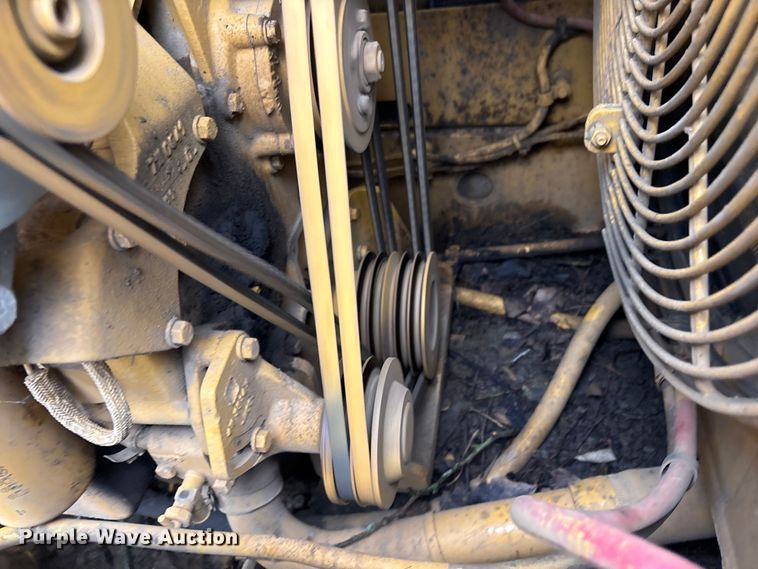 image for item FI0188 1989 Caterpillar 953 track loader