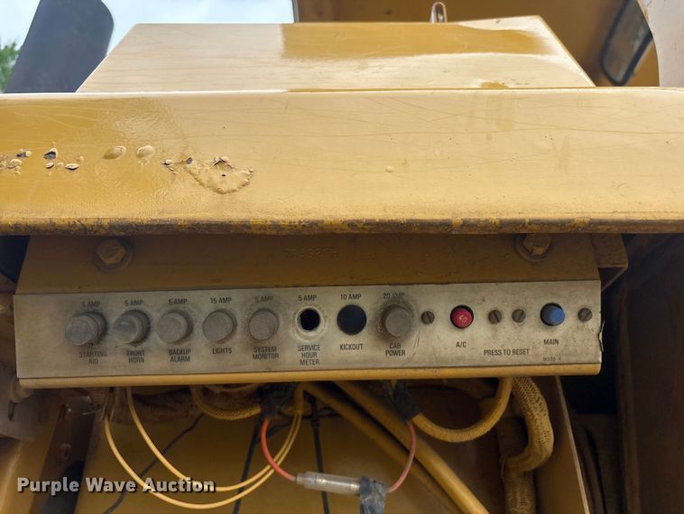 image for item FI0188 1989 Caterpillar 953 track loader