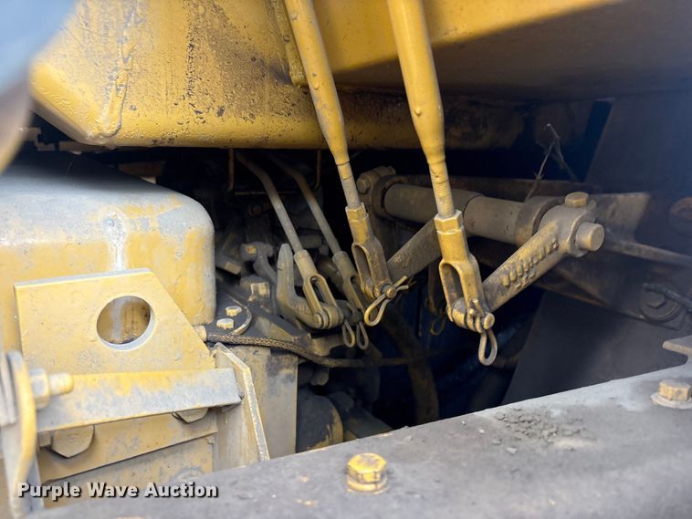 image for item FI0188 1989 Caterpillar 953 track loader