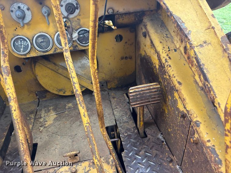 image for item FI0189 1962 Caterpillar 933 track loader