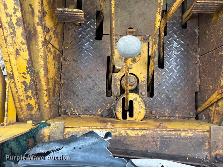 image for item FI0189 1962 Caterpillar 933 track loader