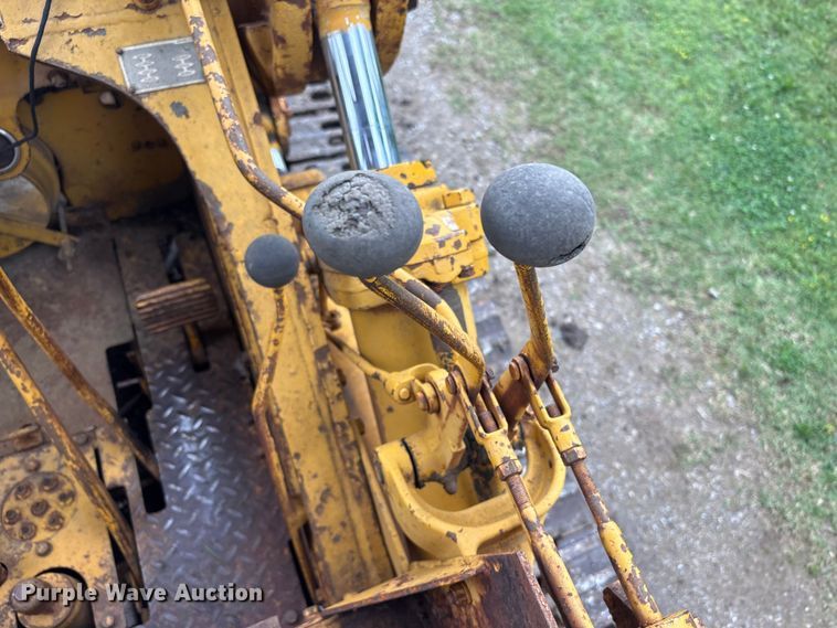 image for item FI0189 1962 Caterpillar 933 track loader
