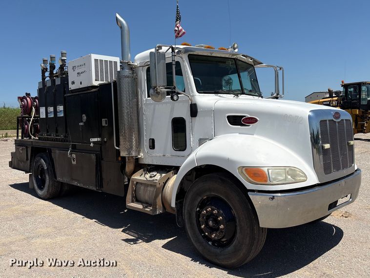 image for item FI0195 2007 Peterbilt 335 fuel / lube truck
